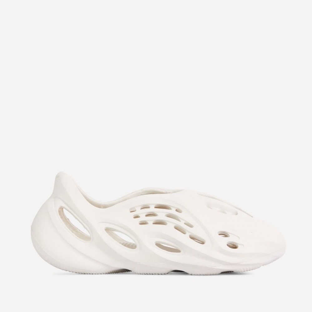 Foam Runners, Women’s size 7, Bone color